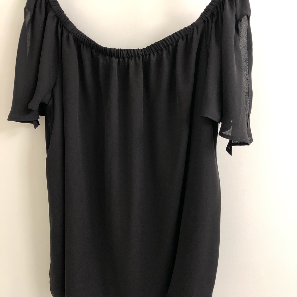 Off shoulder shirt